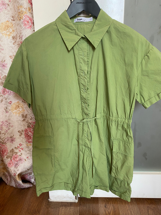 连体裤,版型真的正,而且保存完好,前两张颜...