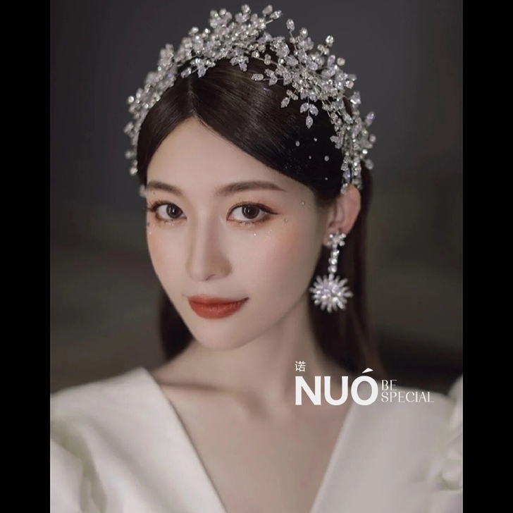 卡帝家购买的ETE冰雪头饰礼盒装有耳饰，一...