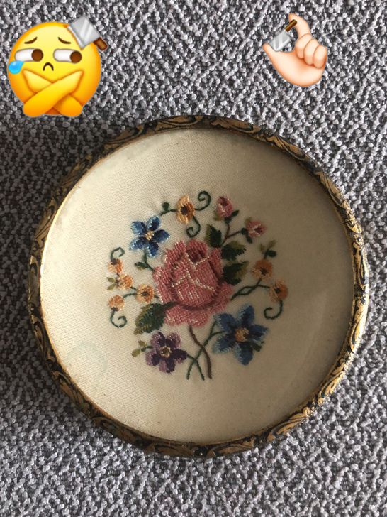 英国古董刺绣画；铜边玻璃面