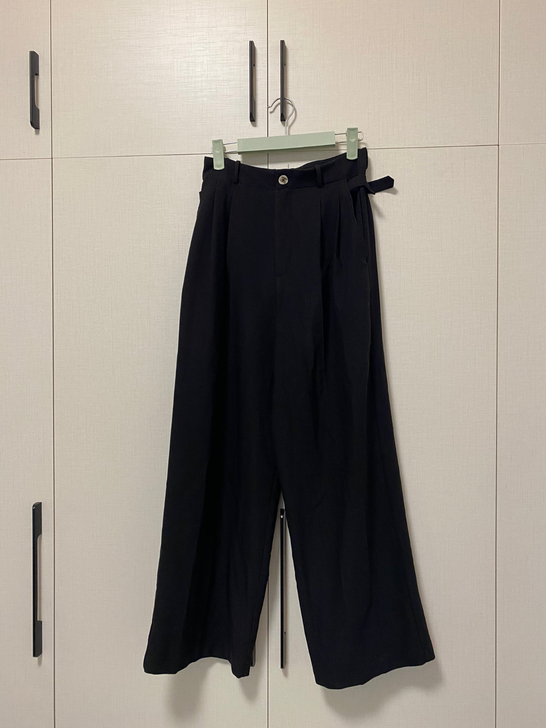 西裤阔腿，线下韩国带的裤子，不是很薄很薄的...