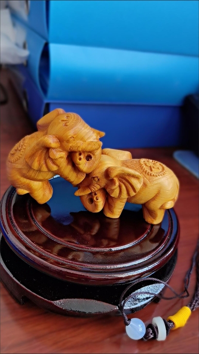 闲置非常漂亮一对小福像，色泽金黄，纹理清晰，