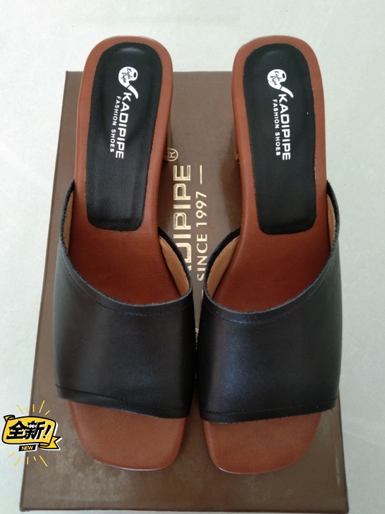 全新 39码卡帝烟斗真皮粗跟舒适一字凉拖。...