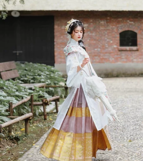 【夏日微甜】花朝记原创草莓云肩立领烫金长衫...