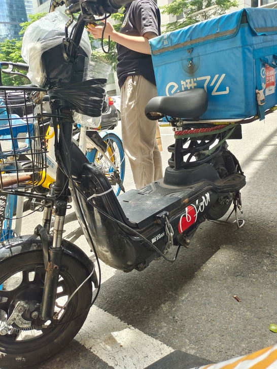 爱玛60v。车架680.岗顶地铁站附近。