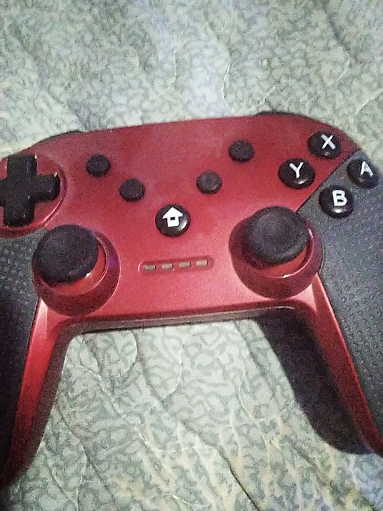 不知什么品牌的无线蓝牙手柄，一切正常，以前...