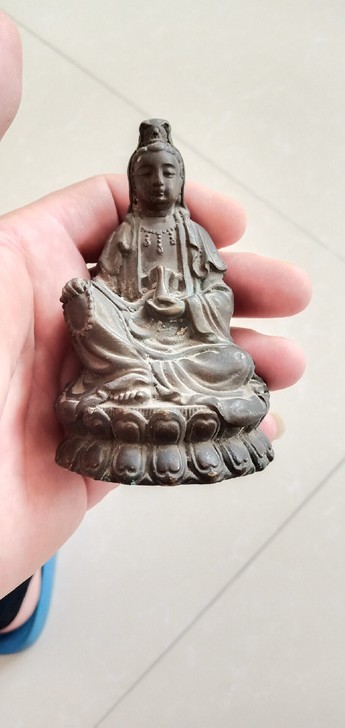 一线收来的一个铜佛像，老人说是他母亲烧香用...