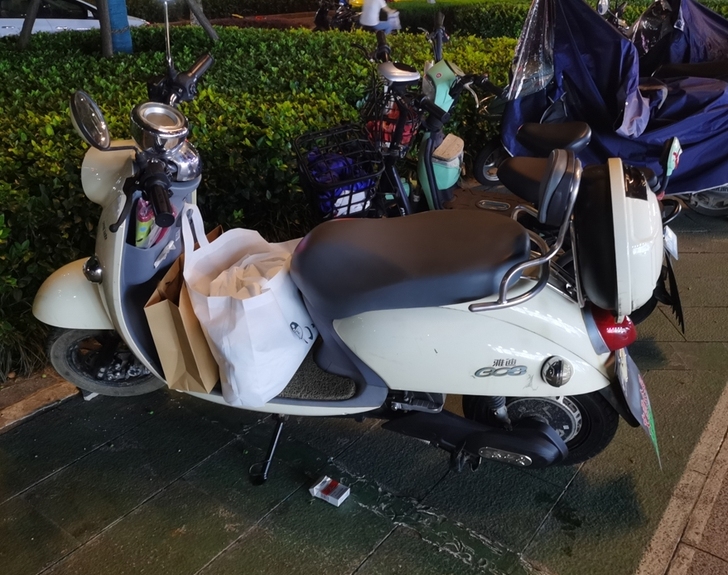 雅迪电动车，跑了两千多公里