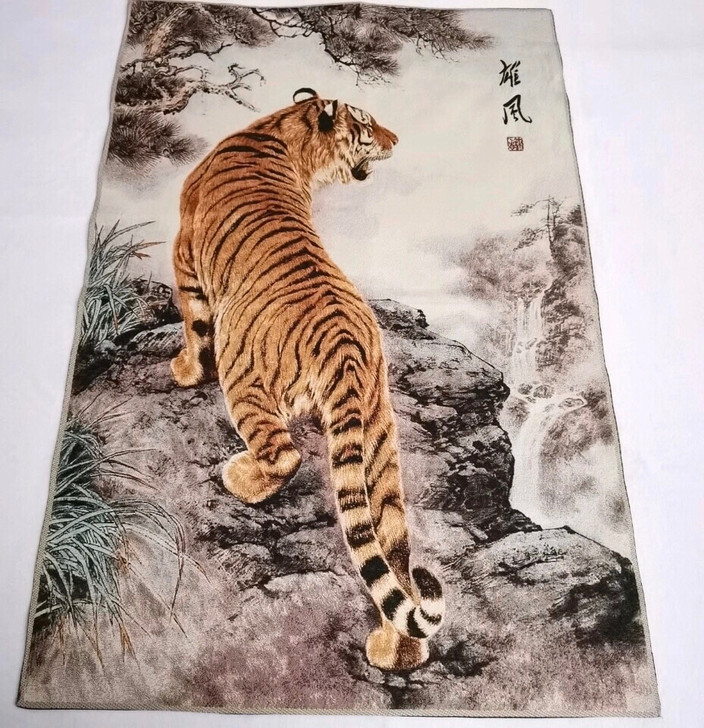 急售金丝唐卡刺绣画 客厅装饰画上山虎西藏唐...