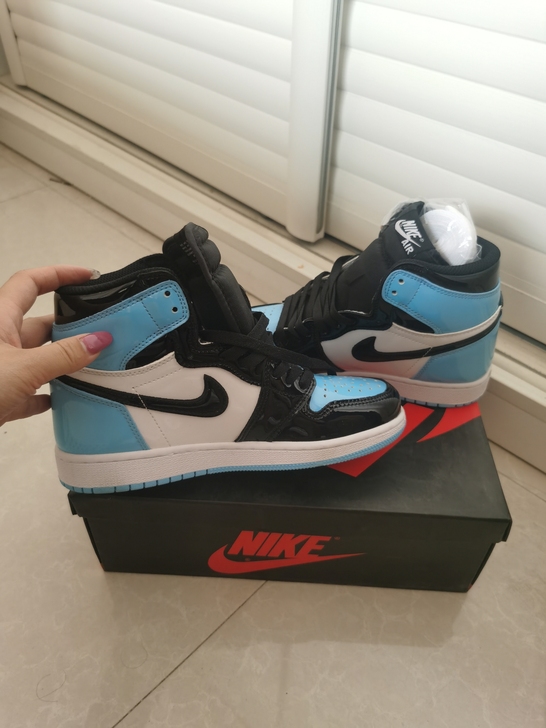 小闪电高帮板鞋，女鞋，37.5码，全新！