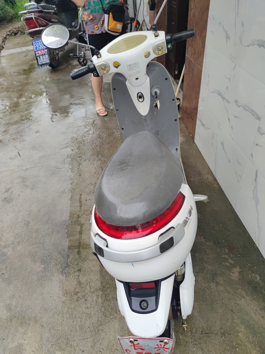 艾玛电动车大牌子在长兴买的带回松阳了便宜卖...