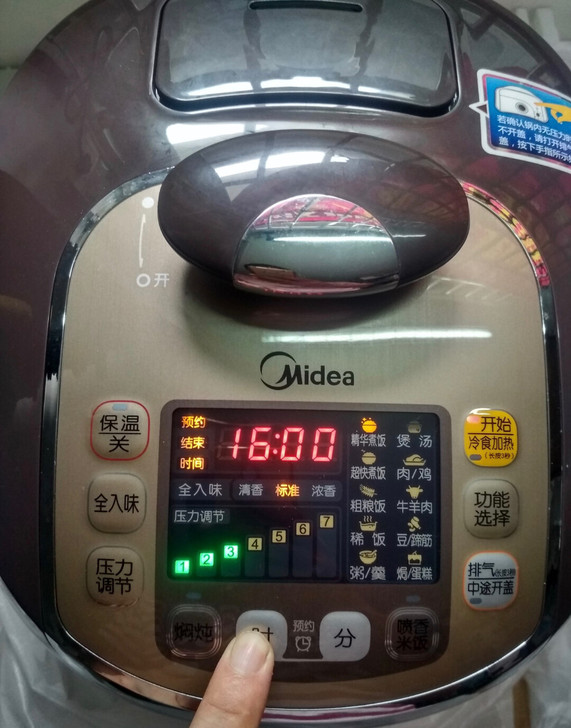 美的正品 电压力锅 高压锅 9.5新，两个...