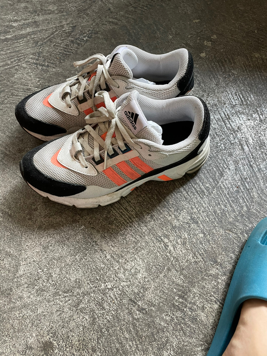 转让闲置Adidas运动鞋  专柜40码，...