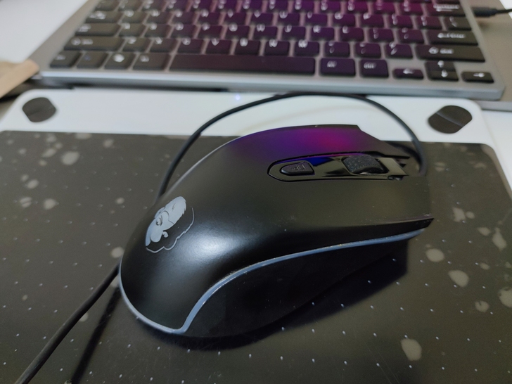 宏鼠标,吃鸡鼠标,单独装一个驱动软件的,不...