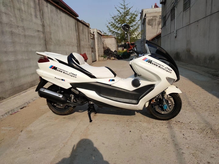 大跑车  二手摩托车  宝马款巡航舰，9点...