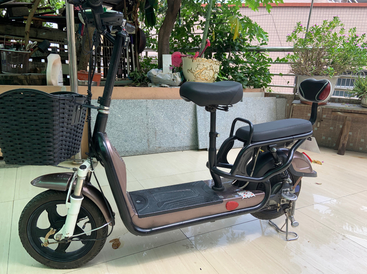 闲置爱玛电动车，前后刚换了新的刹车皮，