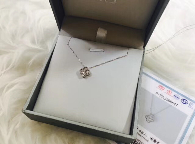 香港谢瑞麟四叶草钻石项链，几乎全新，专柜购入