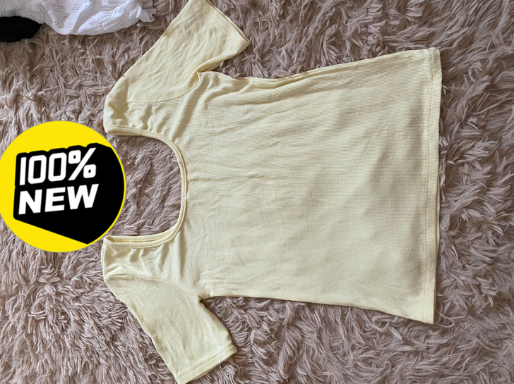 全新  专柜超薄泡泡袖针织衫  黄色  浅...