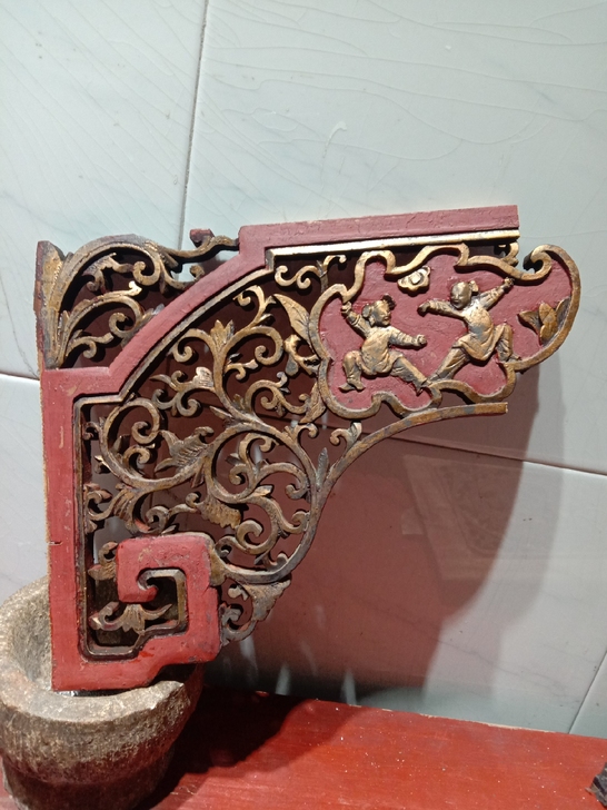 清代鎏金木雕画角一只，尺寸2823。标本价...