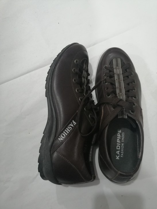 卡帝烟斗休闲皮鞋，全新正品品质保证，撤柜特...