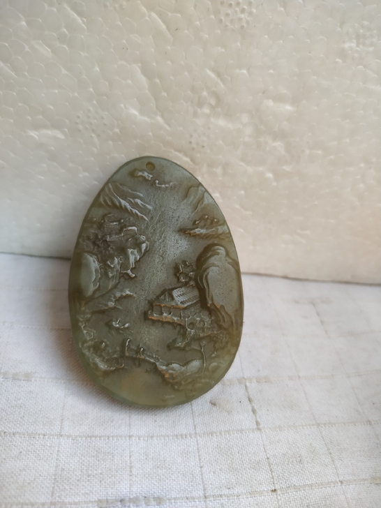 和田玉雕刻的山水画入手渠道：在古玩市场淘的，
