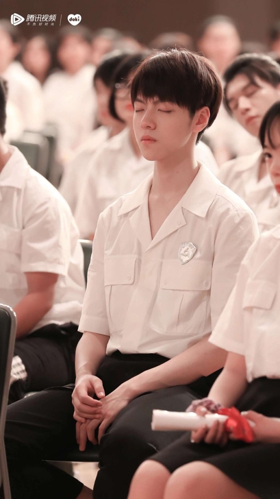 求购任胤蓬明日高校纪念册，鹅视频的doki...