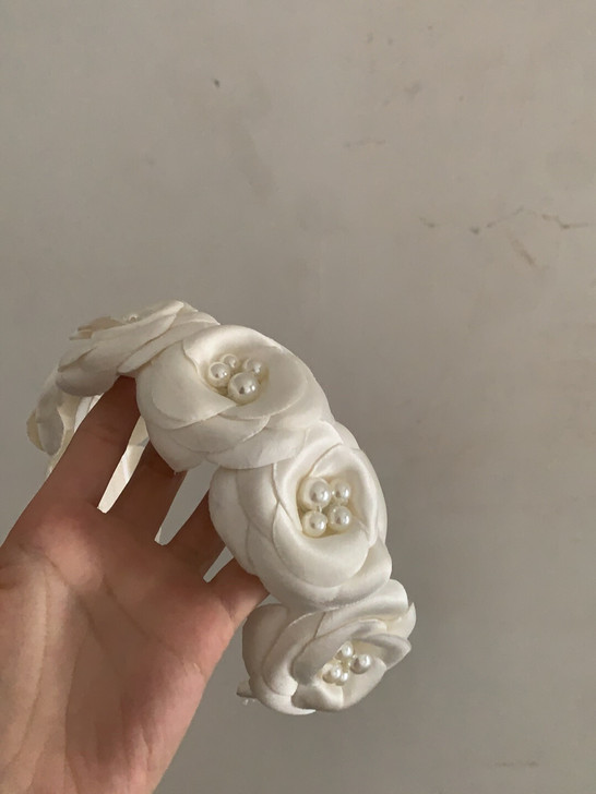 喜看 新娘头饰  低价出  全部带走60元...