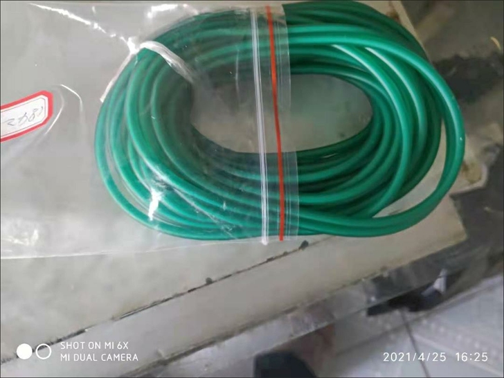 换配置了剩了一卷没有用过的传统弹弓圆皮筋型...