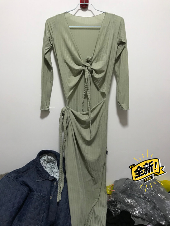 肚皮舞表演服 连体款 好看的豆绿色 长袖 ...