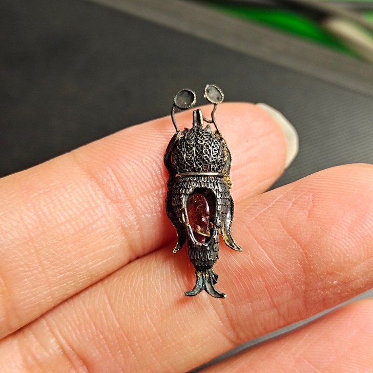 老银鎏金蕾丝镶宝蝴蝶身体 小精品 具体品相...
