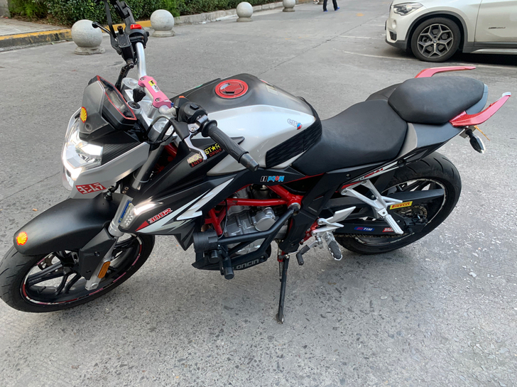 隆鑫300r摩托车 电喷18年上牌手续齐全...