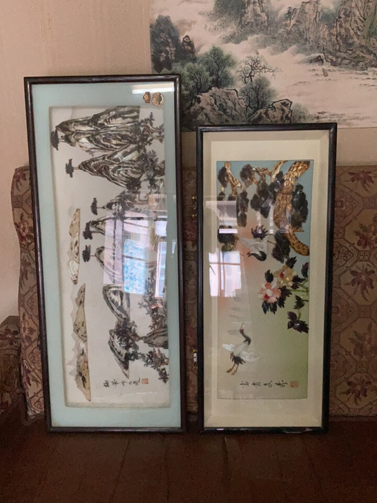 家中闲置工艺画及实木画框两个，大的尺寸是9...