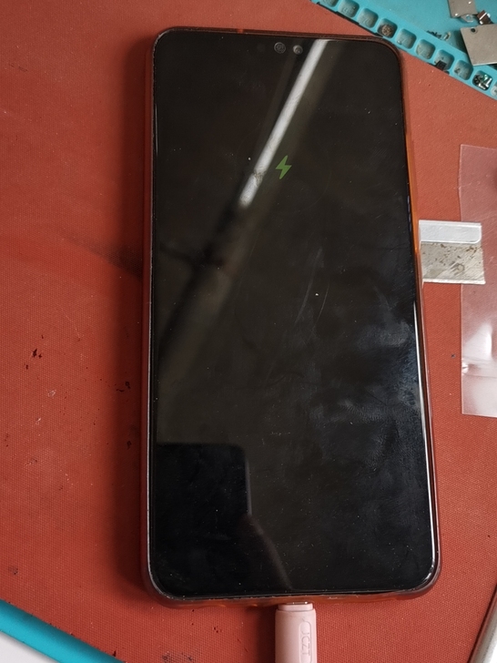 荣耀8x，4+64g的，没维修过，家人换下...