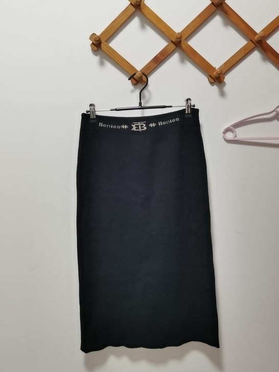 毛线针织后开叉半裙，秋冬款，很显瘦的一款，...