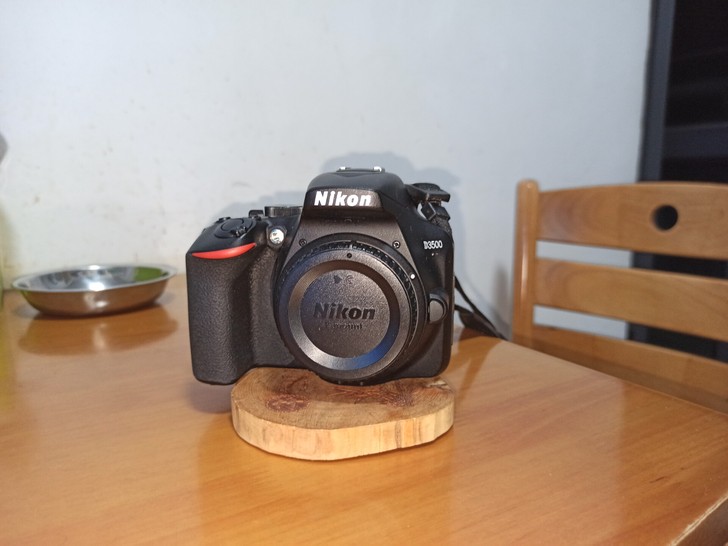 尼康d3500单机，镜头已出。一电一充20...