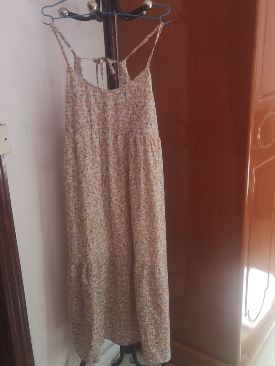 吊带连衣裙 仅试穿 吊牌不见了