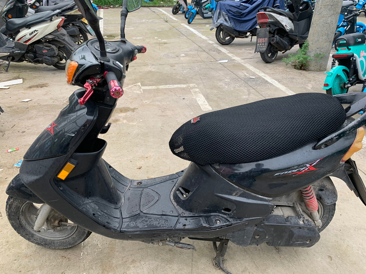 雅马哈踏板摩托车