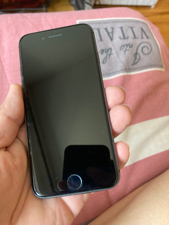 自用闲置小8一部，成色还可以四角有正常磨损...