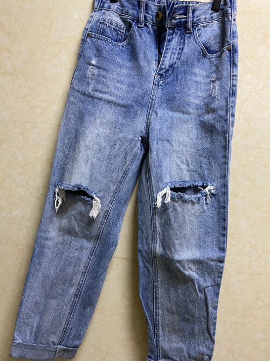 女款牛仔裤宽松款 破洞牛仔裤