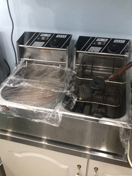 双缸油炸机，店里炸小吃用的，店铺不开了，所...