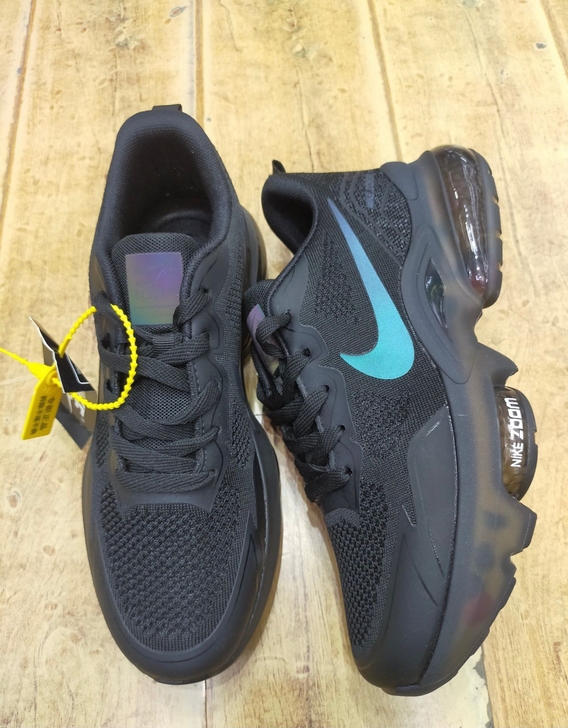 耐克全新耐克跑步鞋放在家里一次没穿过。耐克...