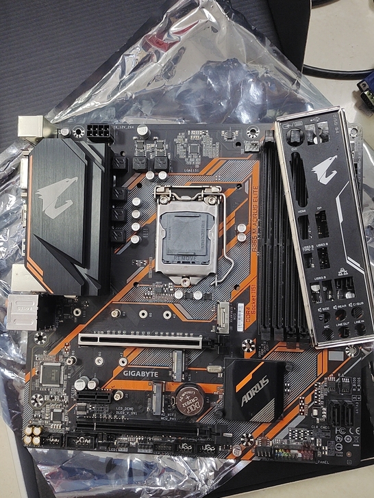 包邮技嘉B365-M小雕主板，包点亮正常正...