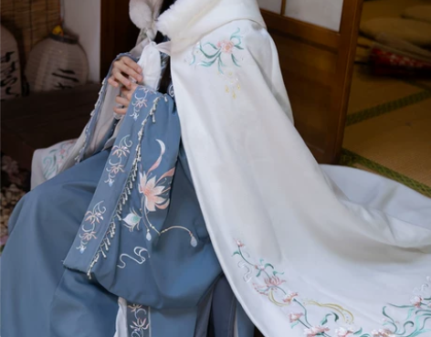 清梳原创凝香汉服斗篷女长款刺绣加绒加厚保暖...