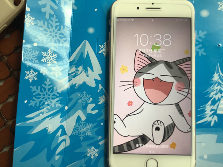 女仔自用机iPhone 8p，全绿，成色靓...