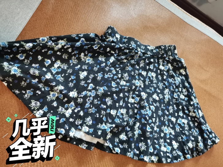 墙外伞裙短裙，M码，可以穿到120斤。买来...