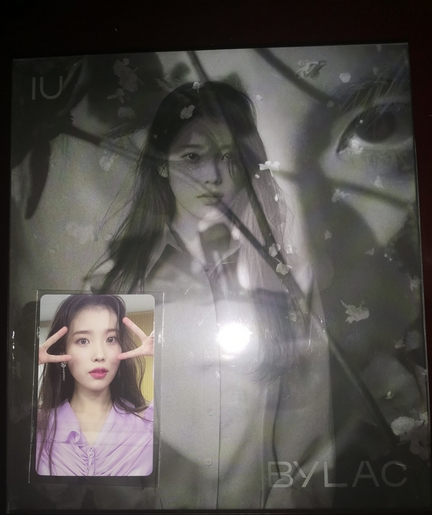 出 iu 拆卡专 双手比耶卡 专辑有瑕 标...