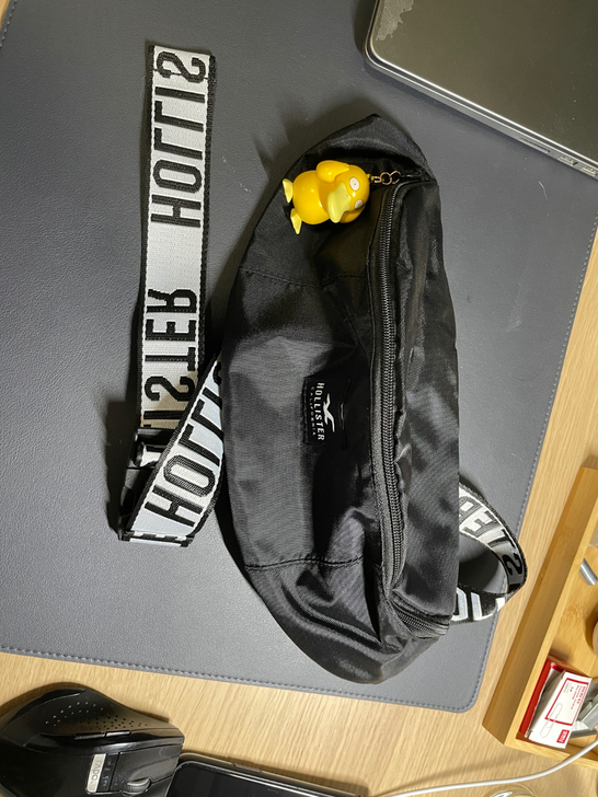 Hollister腰包,就背过一次,特别简...