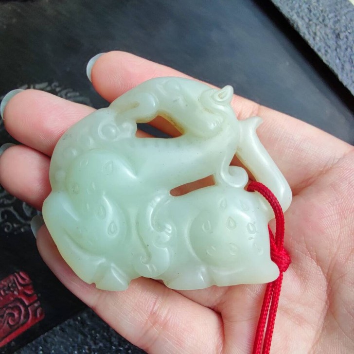 和田玉神兽把件。东西自鉴,看好再拍。