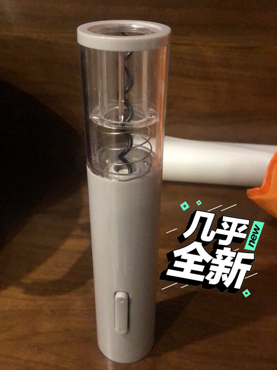 红酒电动开瓶器，就用过两次，别人送了个新的...