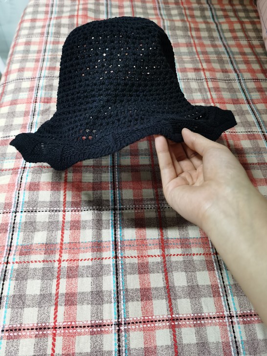 黑色针织渔夫帽,全新,店里买回来就没带,边...