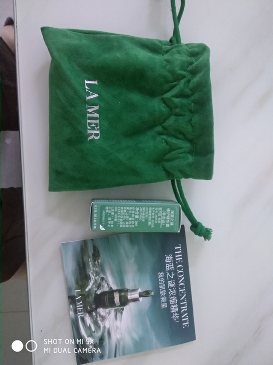 海蓝之谜修护精华露，小红书领的，爽快的送其...